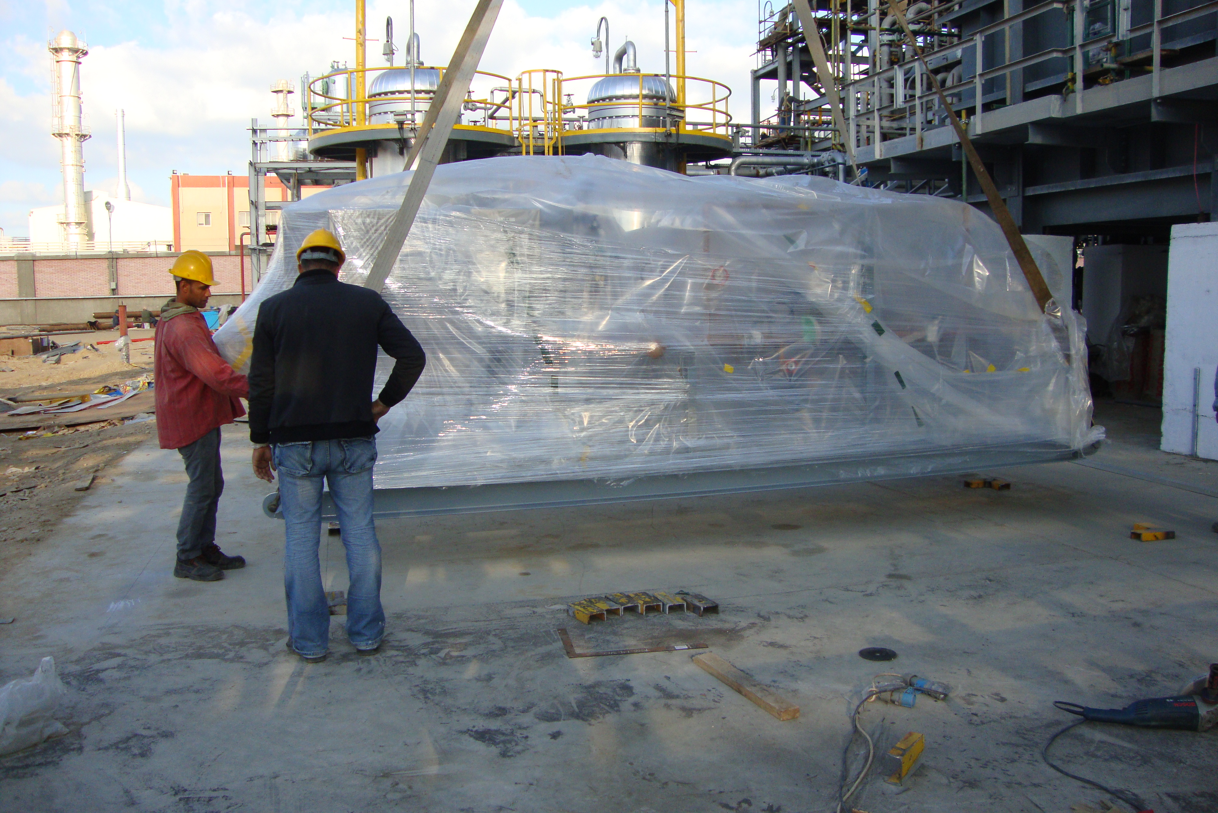 Turnaround crew erecting equipment on site